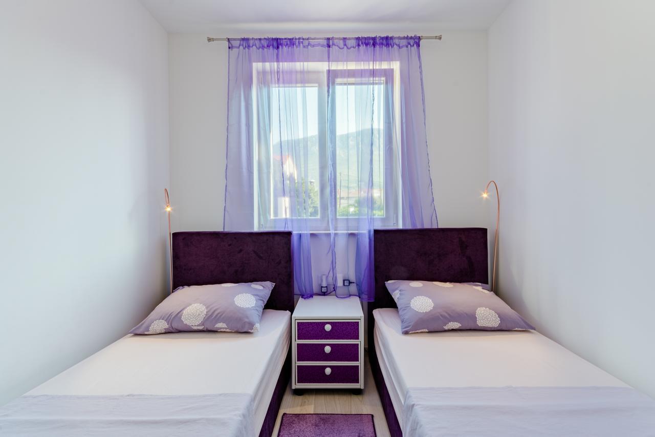 Apartment Karlo Каштела Екстер'єр фото